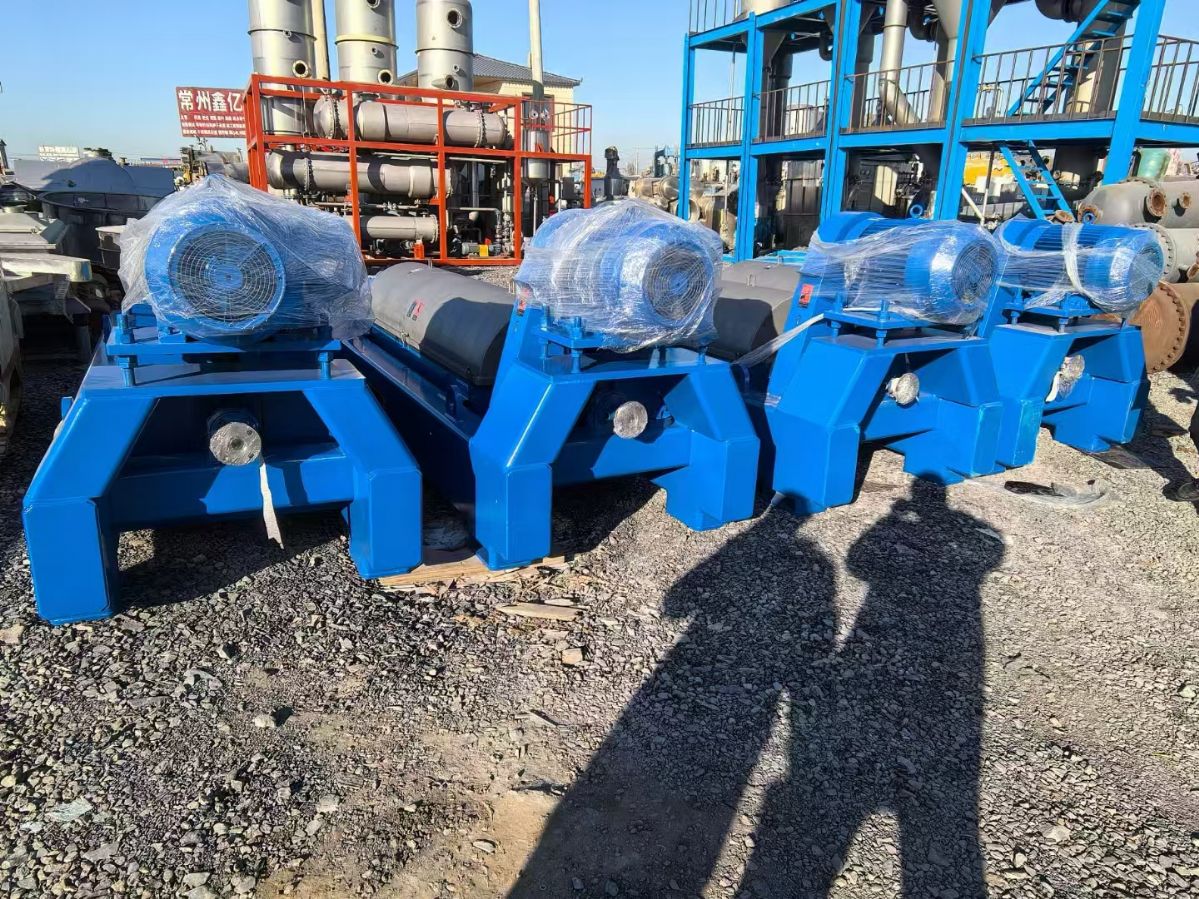 转让二手卧螺离心机 四台550型日本进口550卧螺沉降离心机