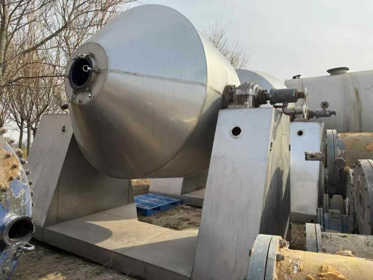 转让二手双锥干燥机 两台容积5000升内搪瓷真空回转双锥干燥机