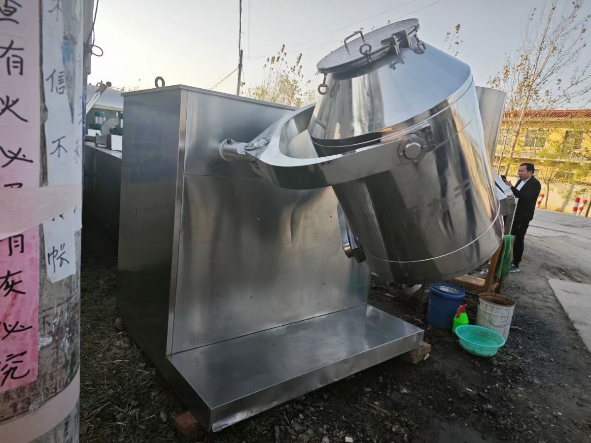 转让二手三维混合机 一台容积600L多项运动三维混合机