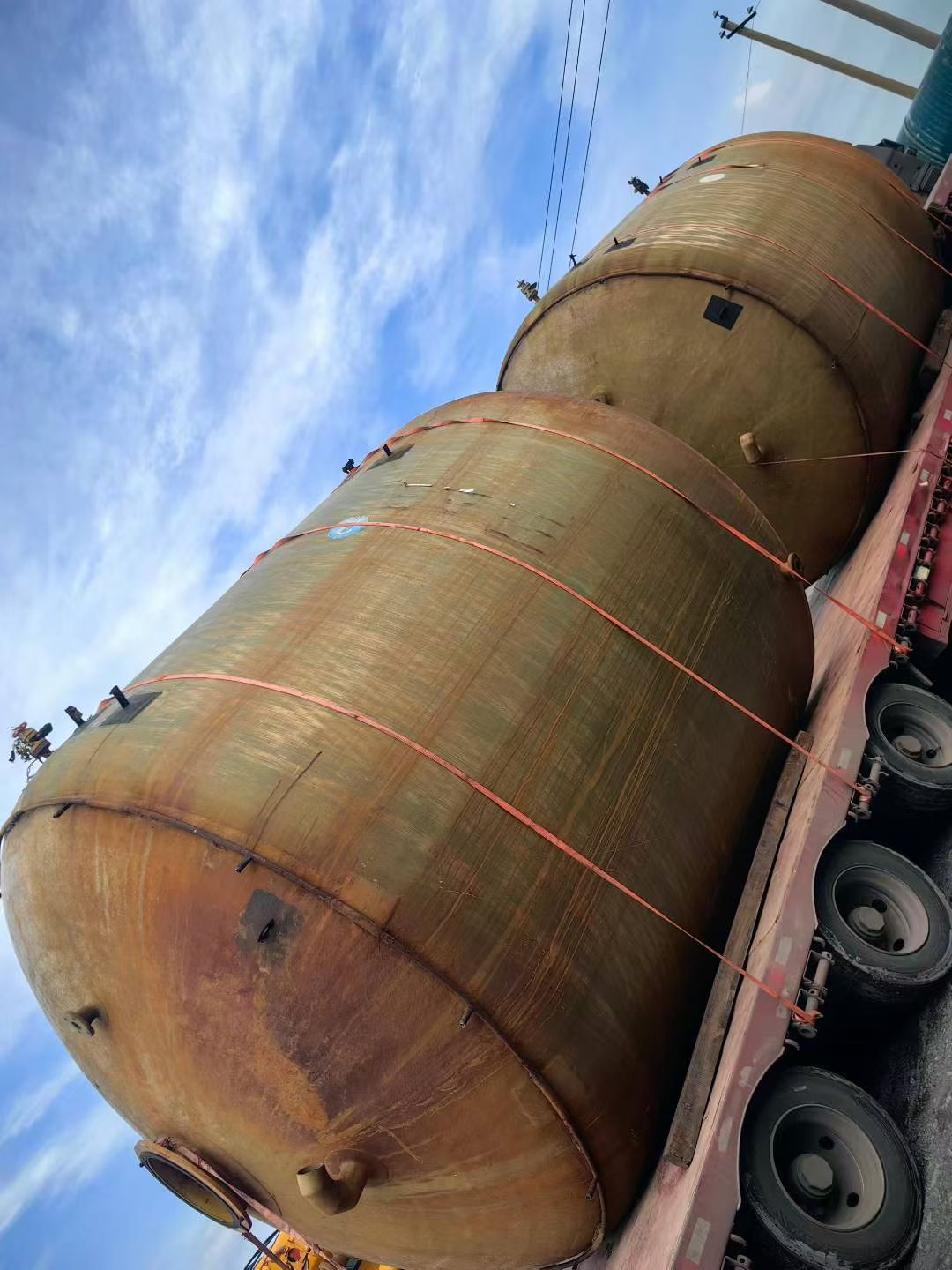 转让二手玻璃钢罐 两台容积50立方立式盐酸玻璃钢罐