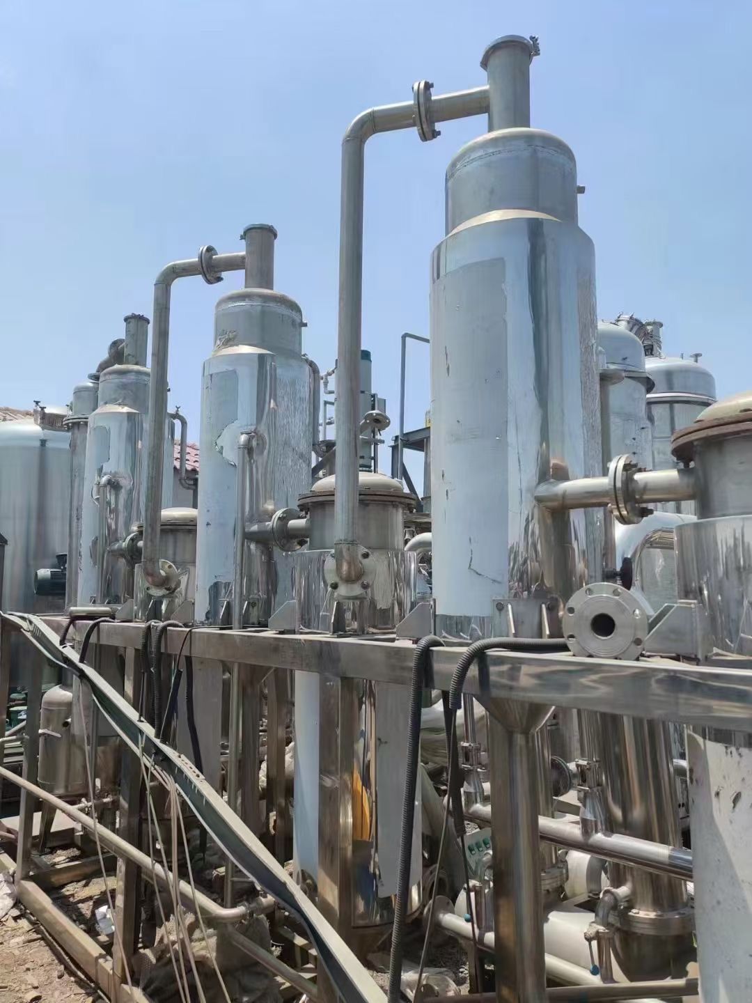 转让二手强制循环蒸发器 一套三效1吨材质2205沸水强制循环蒸发器