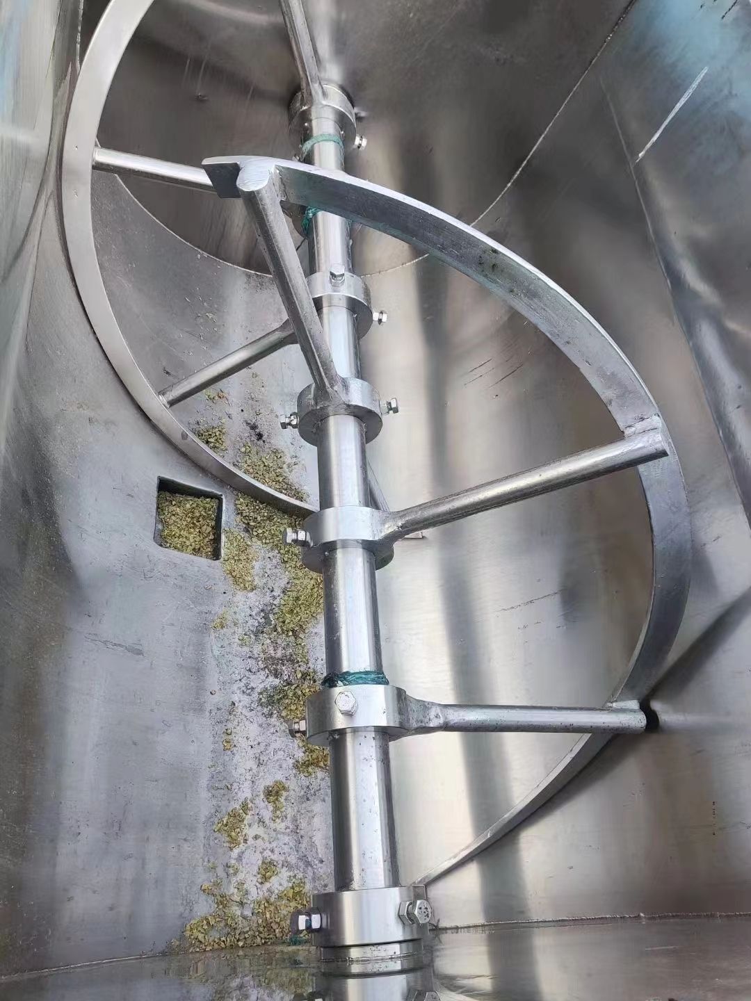 转让二手螺带混合机 一台容积2立方电加热气动阀门不锈钢螺带混合机