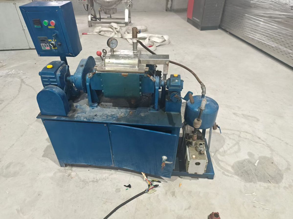 转让二手真空捏合机 一台容积5升如皋通达产电加热真空捏合机