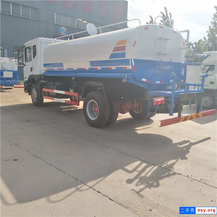 国六全手续东风二手洒水车 8吨水罐车