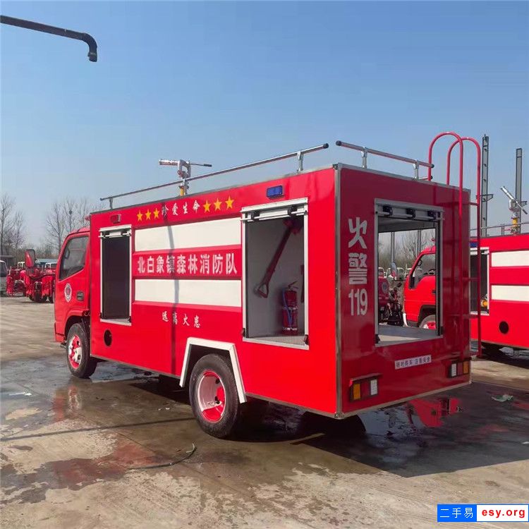 现车出售正规退役8吨二手消防车 水罐消防车