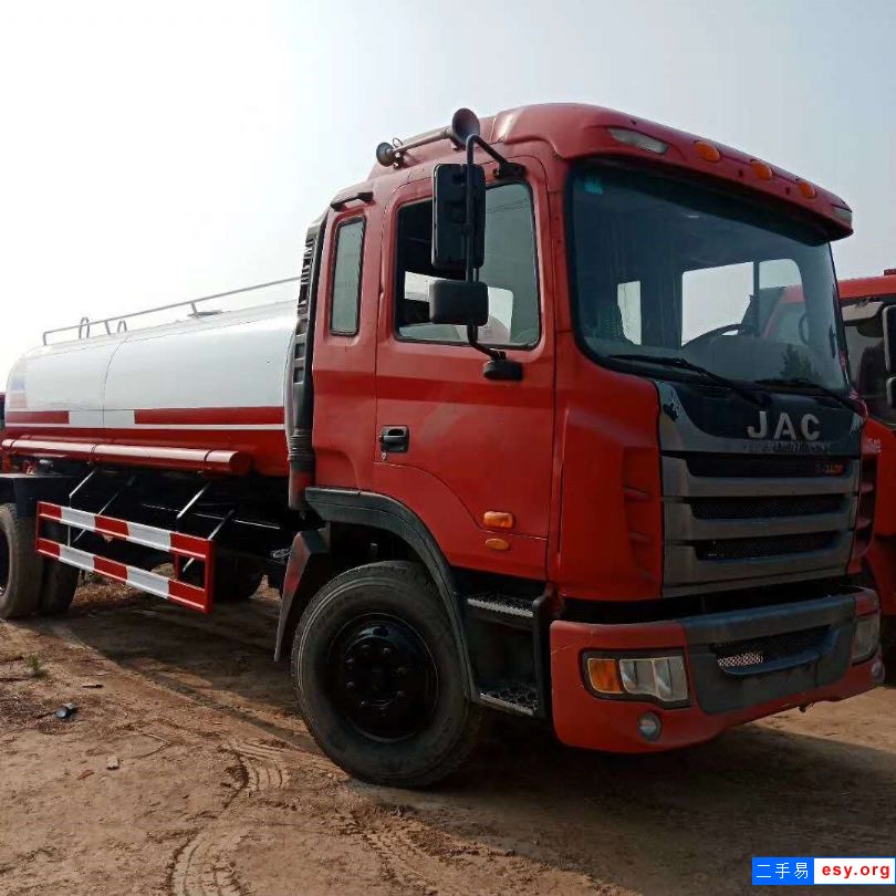 转让二手洒水车　国六上牌环卫洒水车