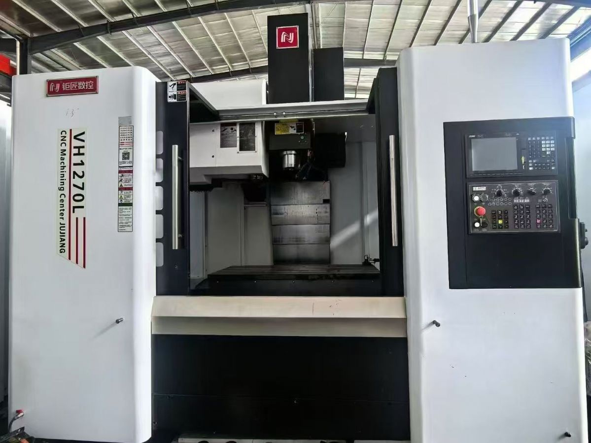 惊爆价9成新v1060三线轨加工中心，三轴45线轨，三菱*款M80系