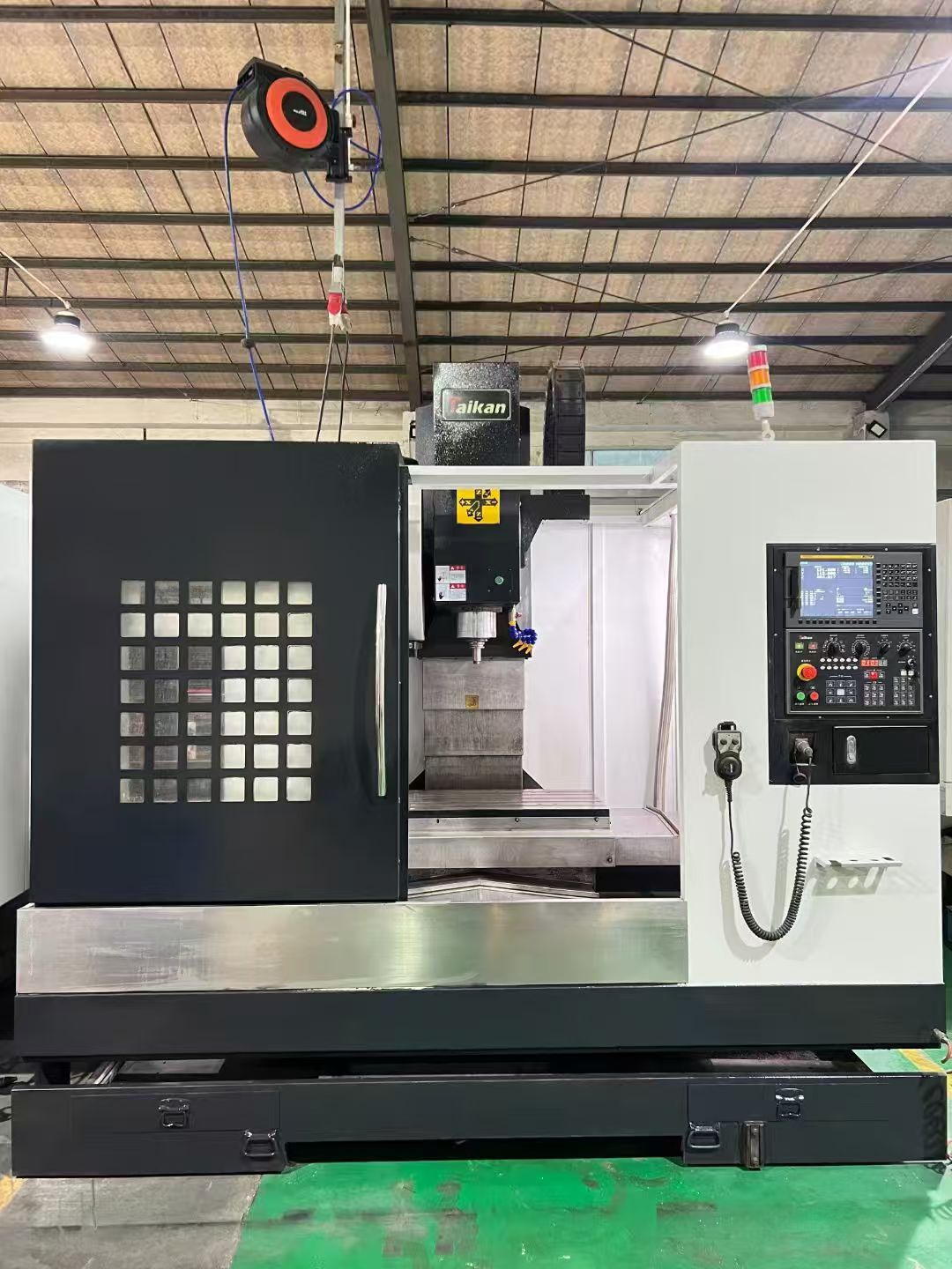 特志远V6加工中心同款3⃣️台，三菱M70系统