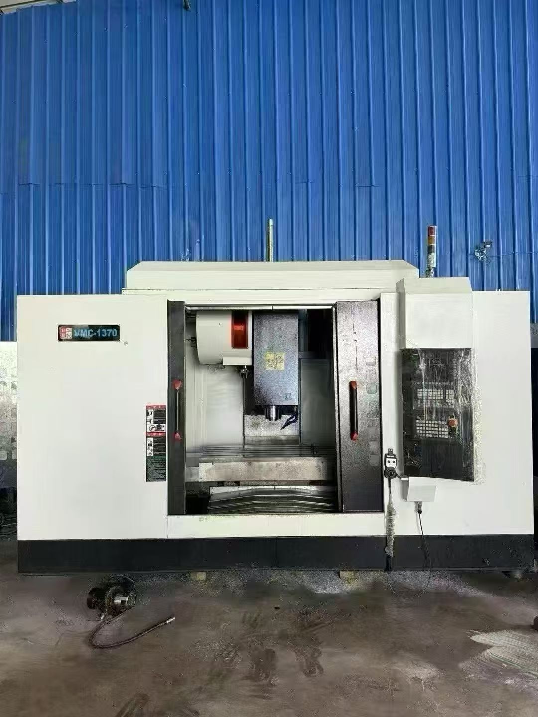 惊爆价9成新v1060三线轨加工中心，三轴45线轨，三菱*款M80系