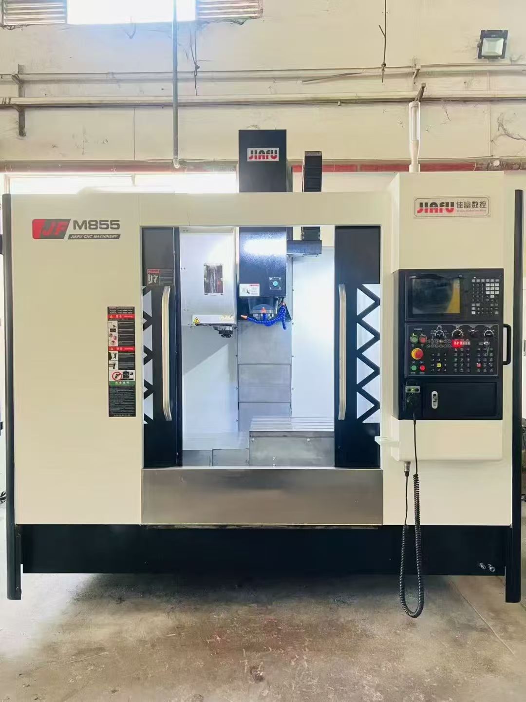 惊爆价佳富855三线轨加工中心， 三菱M80系统