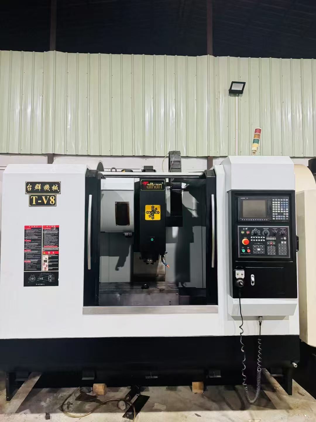 性价比超高带刀库精雕机，恒裕650精雕机，新代21ma系统