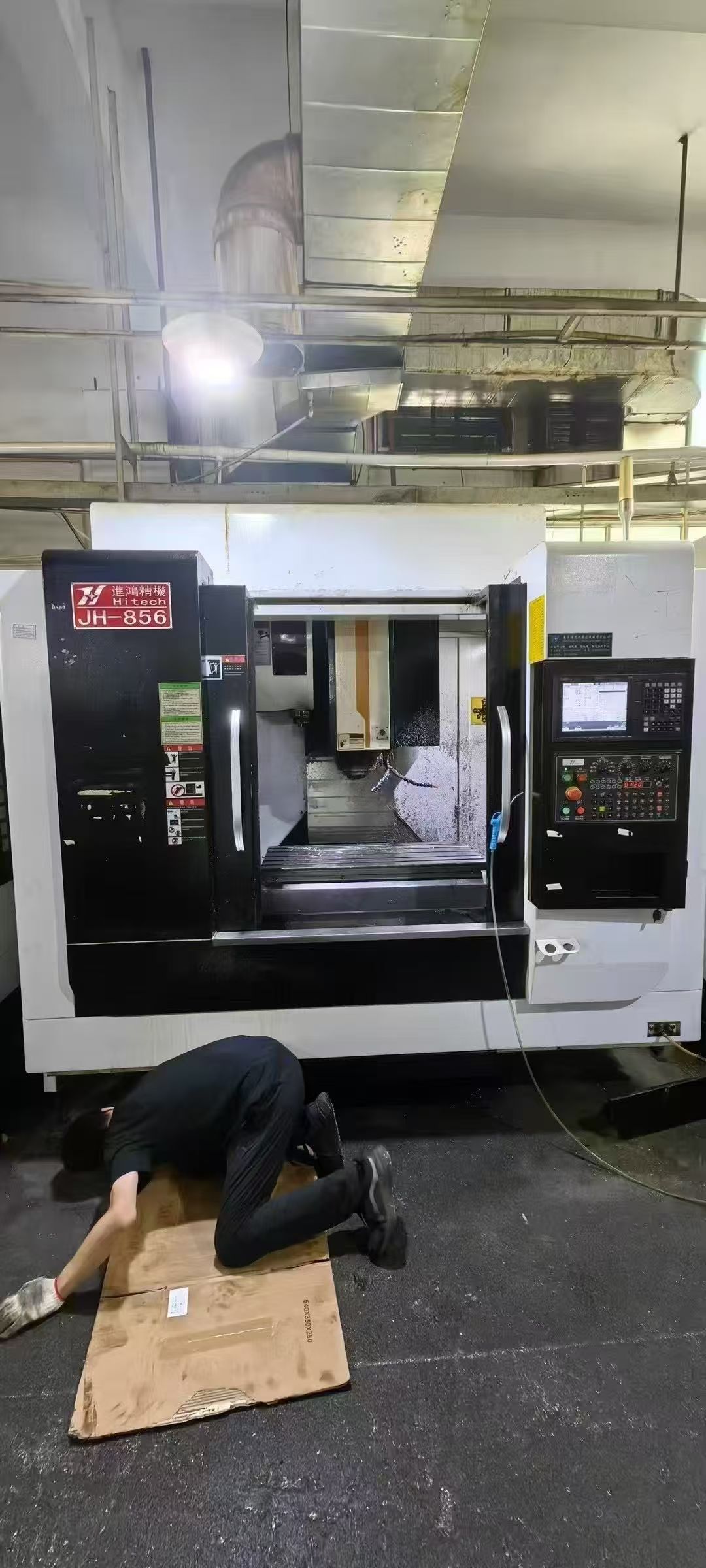 工厂在位多台进鸿856三线轨加工中心，三菱M80系统