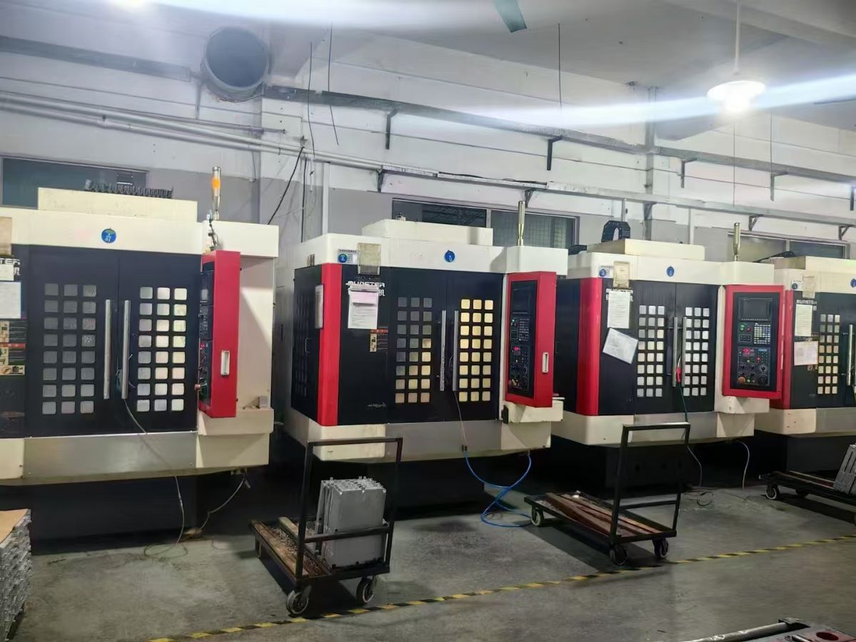 刚定下6台同款、铭斯特T 6钻攻、三菱M70系统