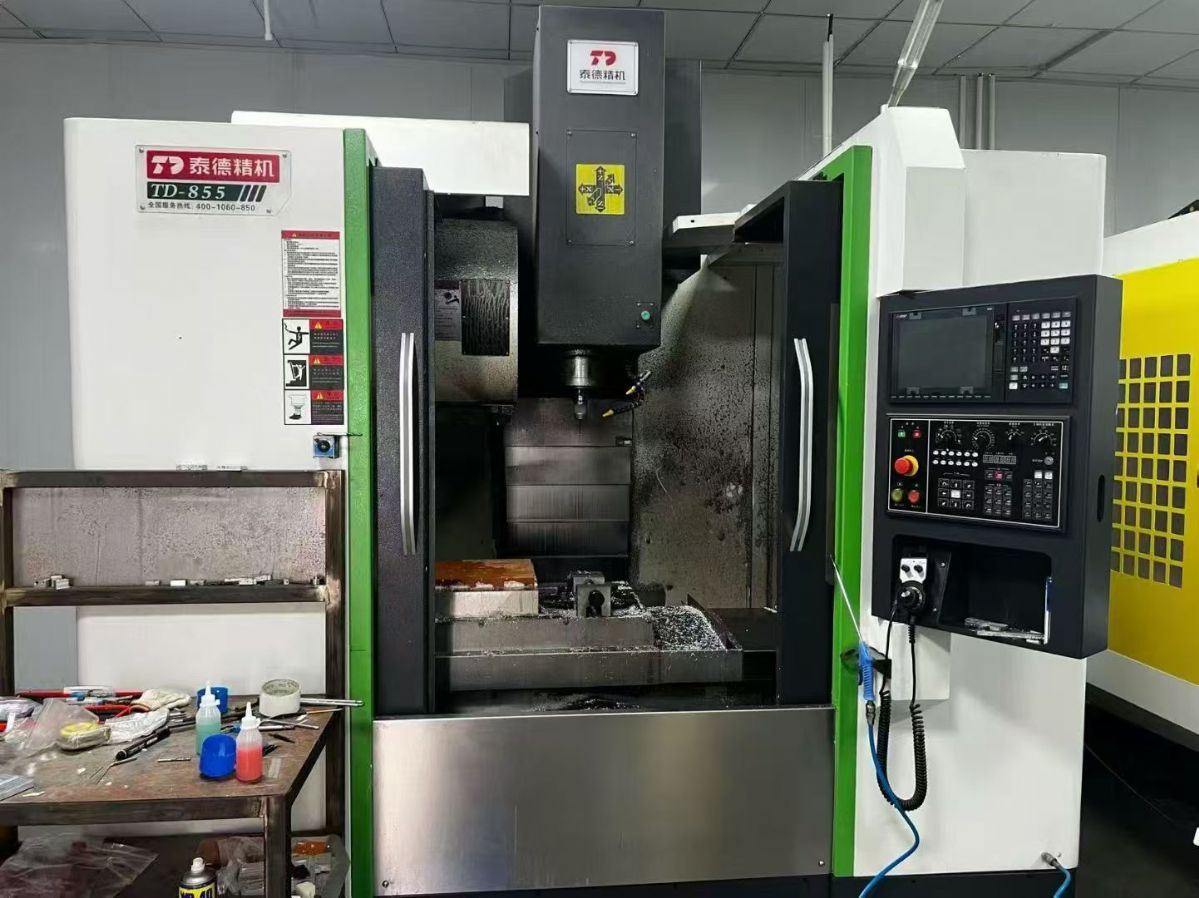 特价大井850两线一硬加工中心,三菱M70系统,bt40主轴,刀壁式刀