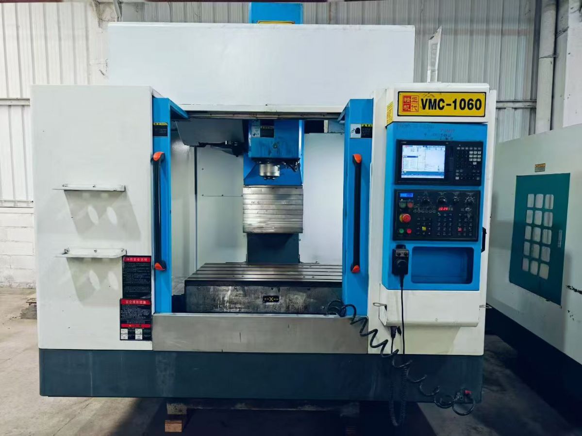 惊爆价台群V850加工中心，三菱M70系统，三轴线轨滚柱导轨