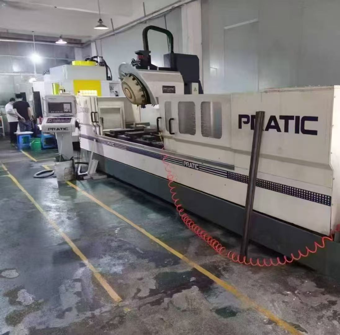 普拉迪4500型材机，铸件床身，重12吨，发那科系统