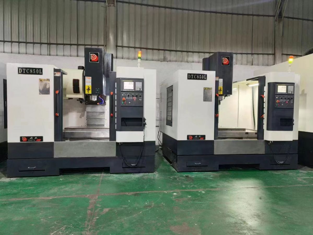 同款两台鼎泰850两线一硬加工中心，发那科OIMF系统，BT40主轴8