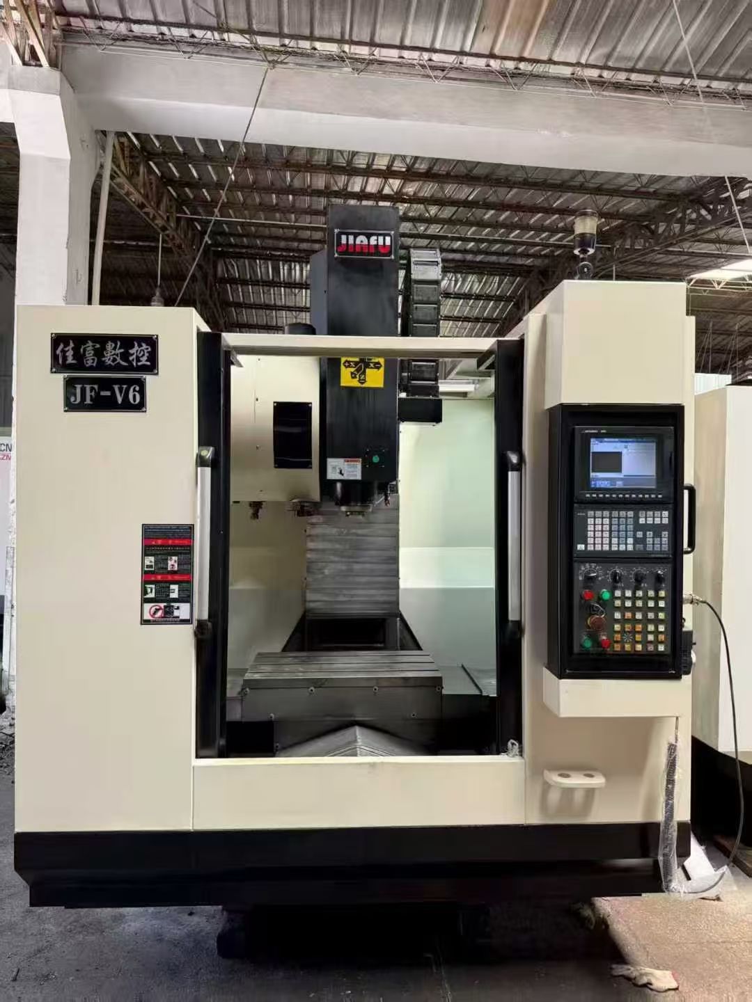 特价特价一台佳富V640三线轨加工中心，三线直连12000转