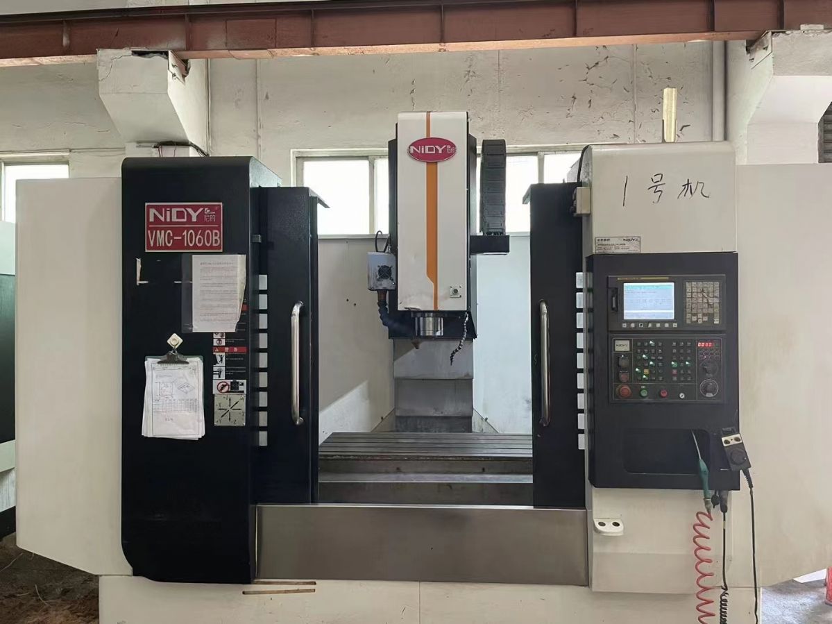 年台群850两线一硬三菱M80系统BT40主轴1万转三轴行程850/