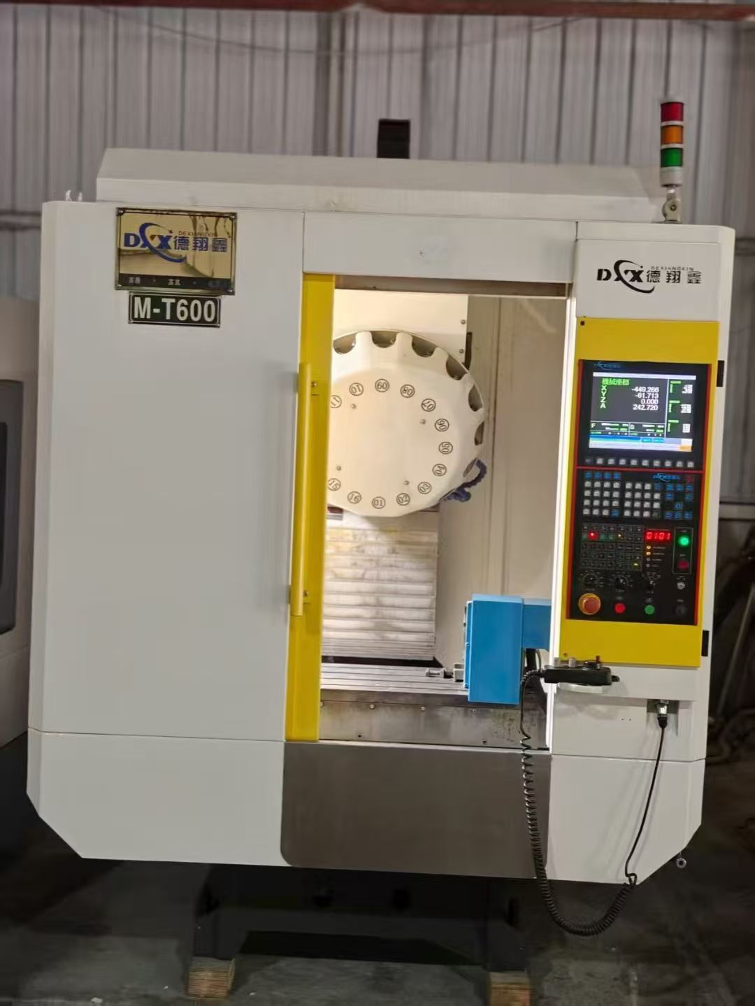 惊爆价台群V850加工中心，三菱M70系统，三轴线轨滚柱导轨