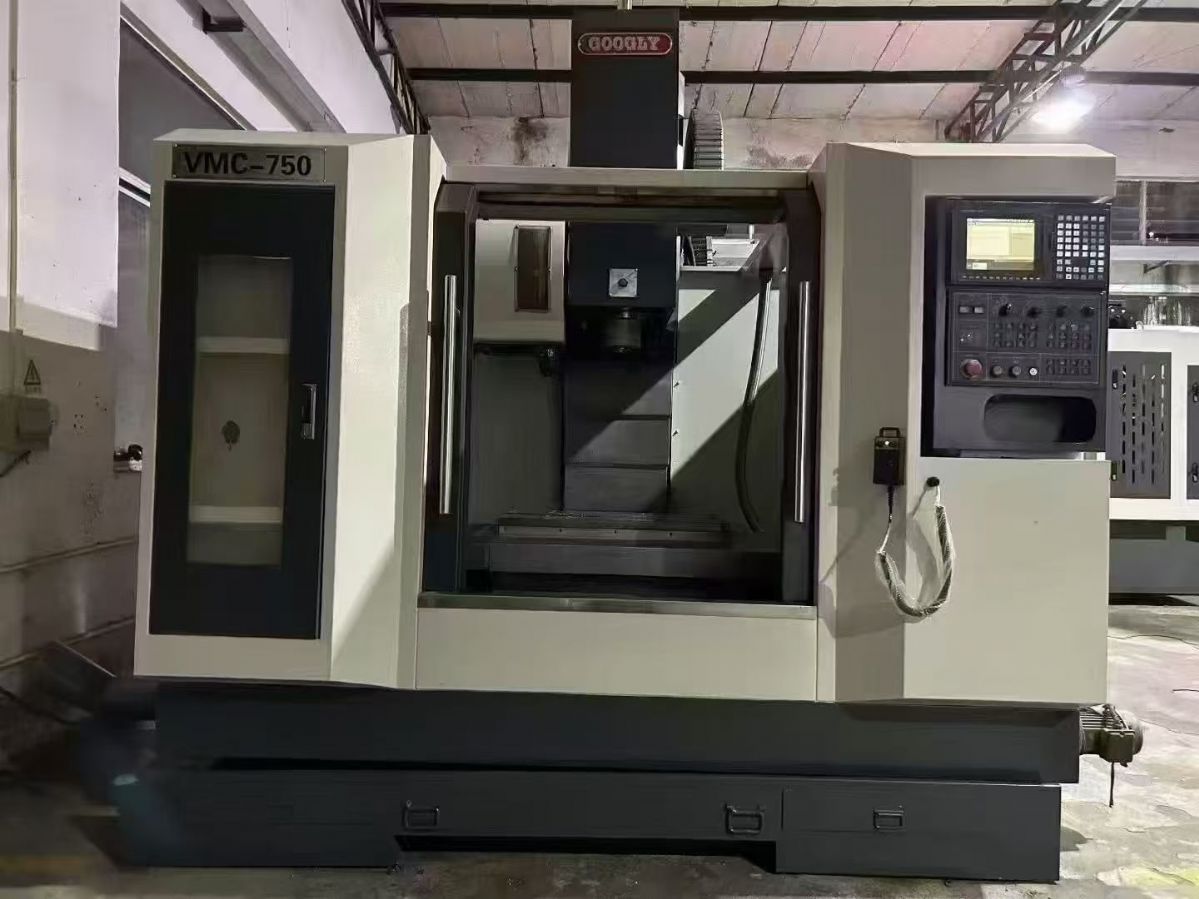 惊爆价台群V850加工中心，三菱M70系统，三轴线轨滚柱导轨