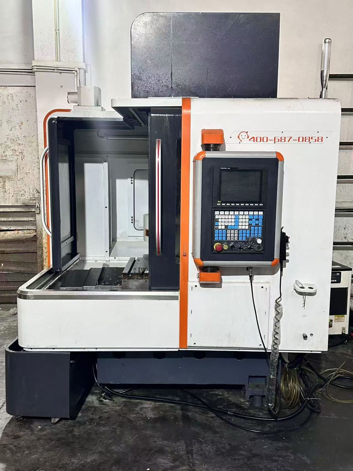 特价极品台信650精雕机，新代系统，新代*值，带 12 把伺服刀库