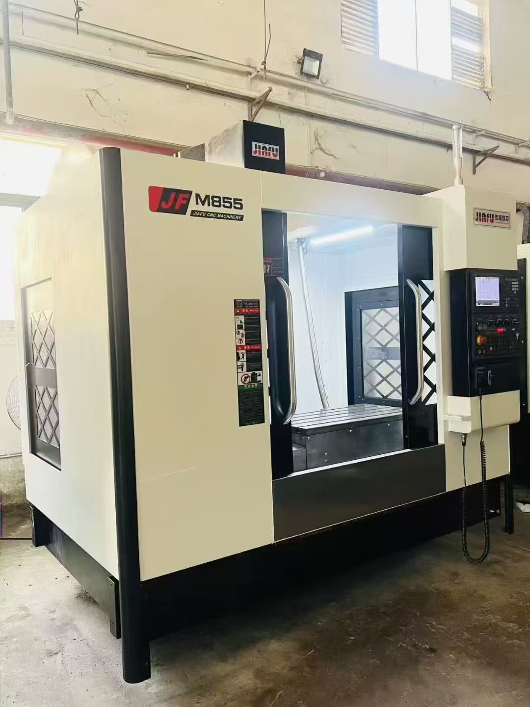 惊爆价佳富855三线轨加工中心， 三菱M80系统