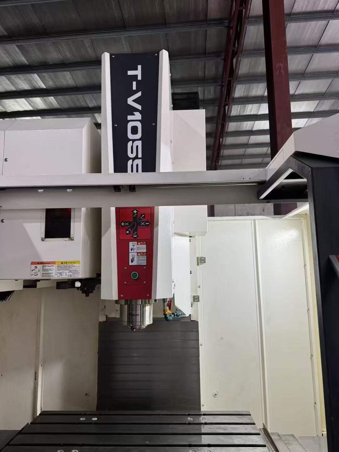 工厂在位多台进鸿856三线轨加工中心，三菱M80系统