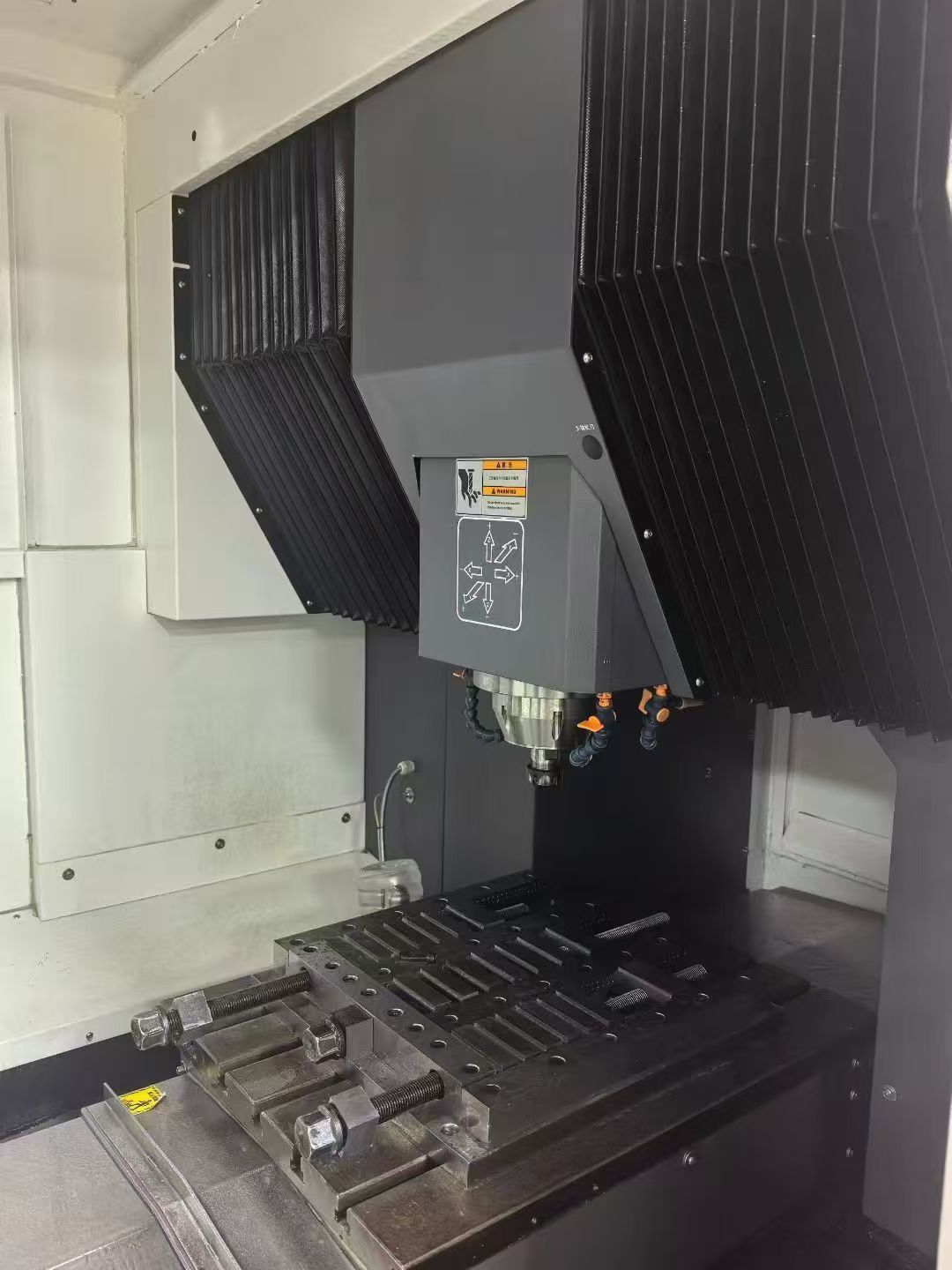 刚到佳铁600i铜公机，ER主轴24000转*发格系统