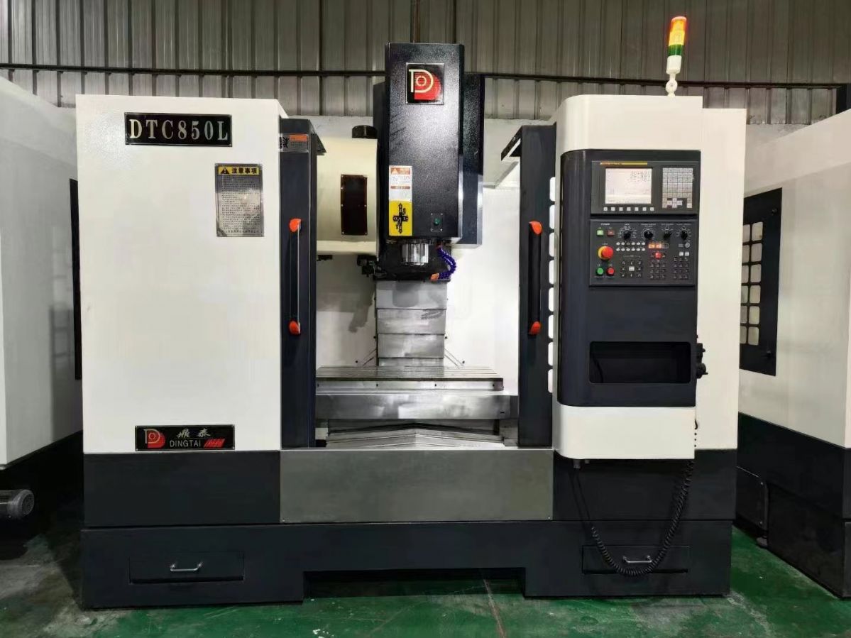 同款两台鼎泰850两线一硬加工中心，发那科OIMF系统，BT40主轴8