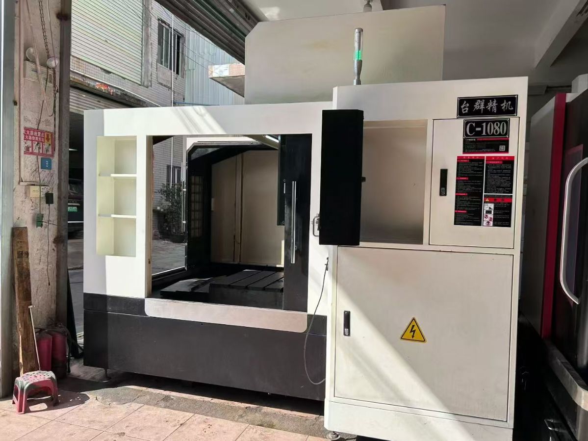 特价准新2016三线龙门加工中心，三菱M80系统，BT40主轴带24把