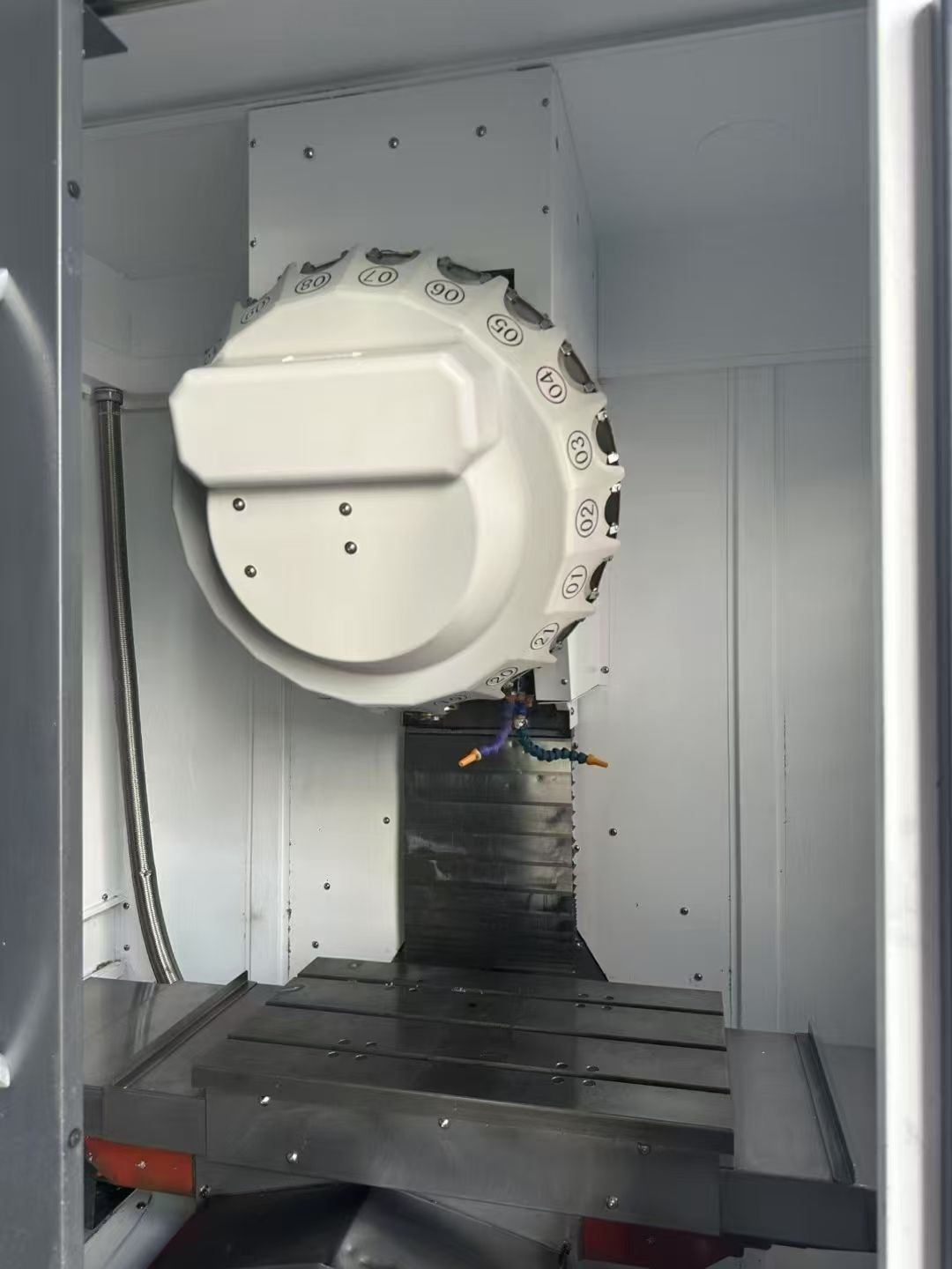 特价精豐源T6钻攻机，主轴20000转，21把伺服刀库，三菱M80系统