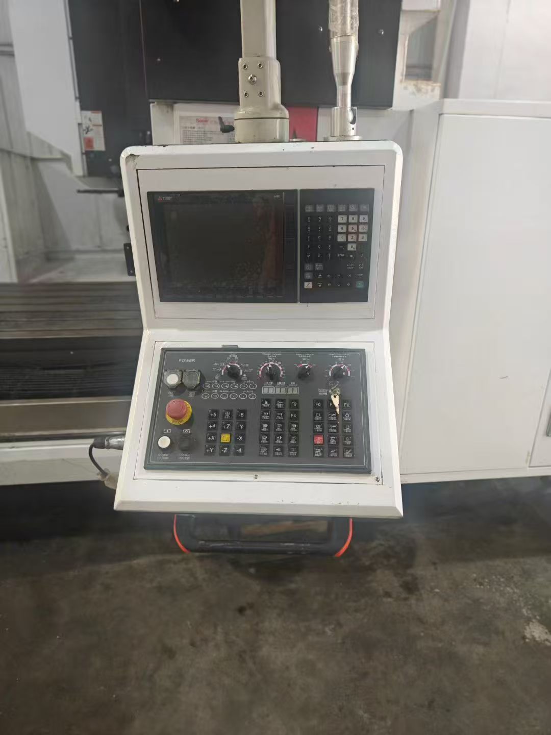 特价准新2016三线龙门加工中心，三菱M80系统，BT40主轴带24把