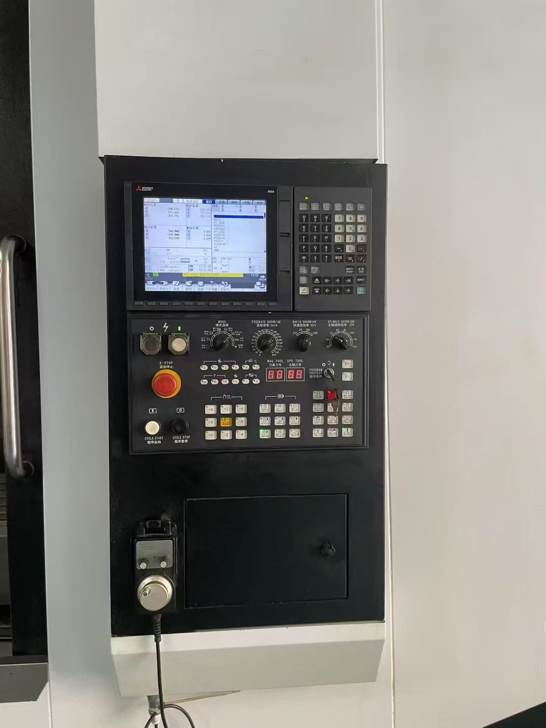 惊爆价刚到9成新乔峰1270三硬轨模具机 三菱M80系统  BT50主