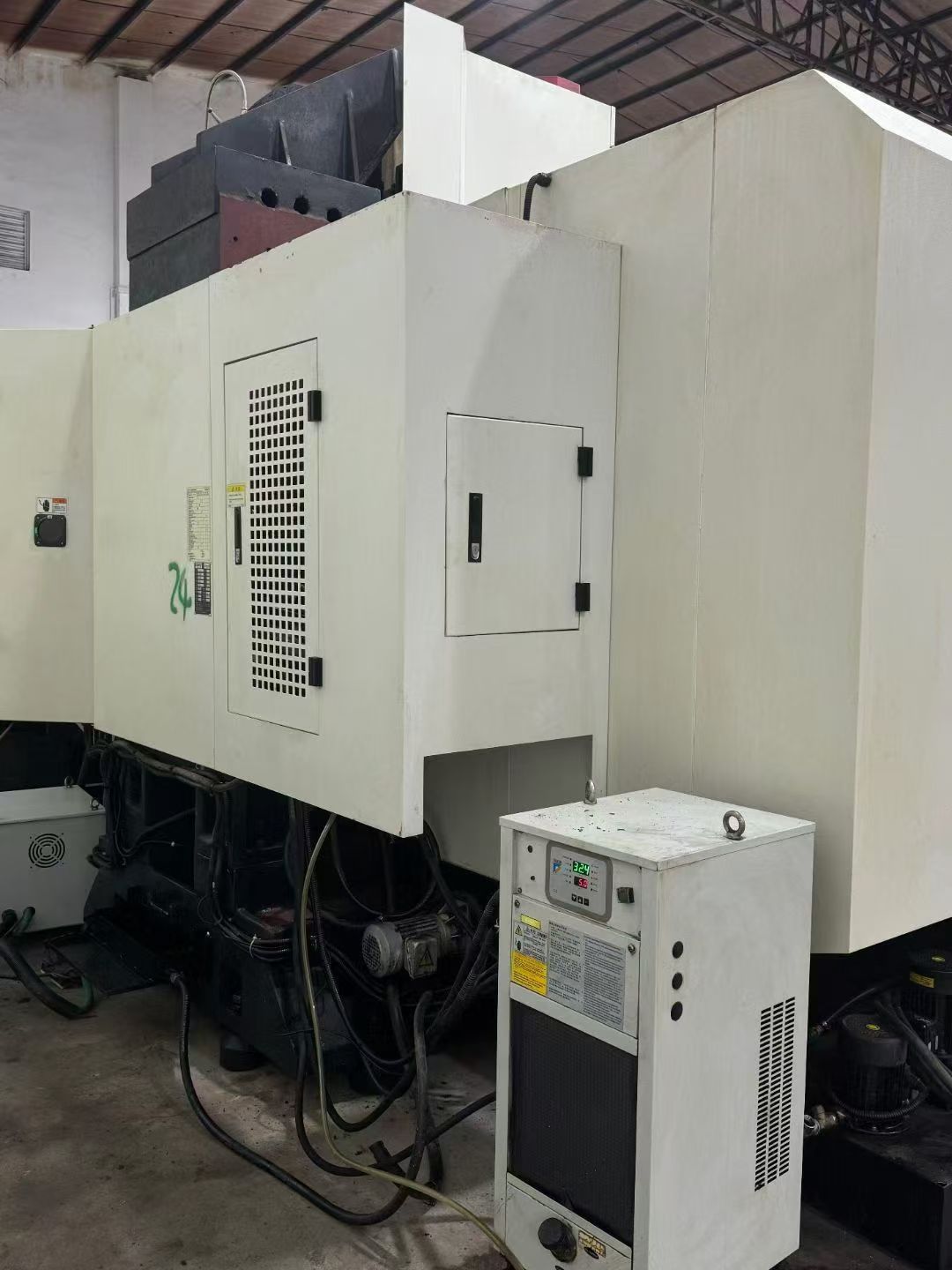 特价珈玛1400两线一硬加工中心机，BT50主轴，带自动拍屑机