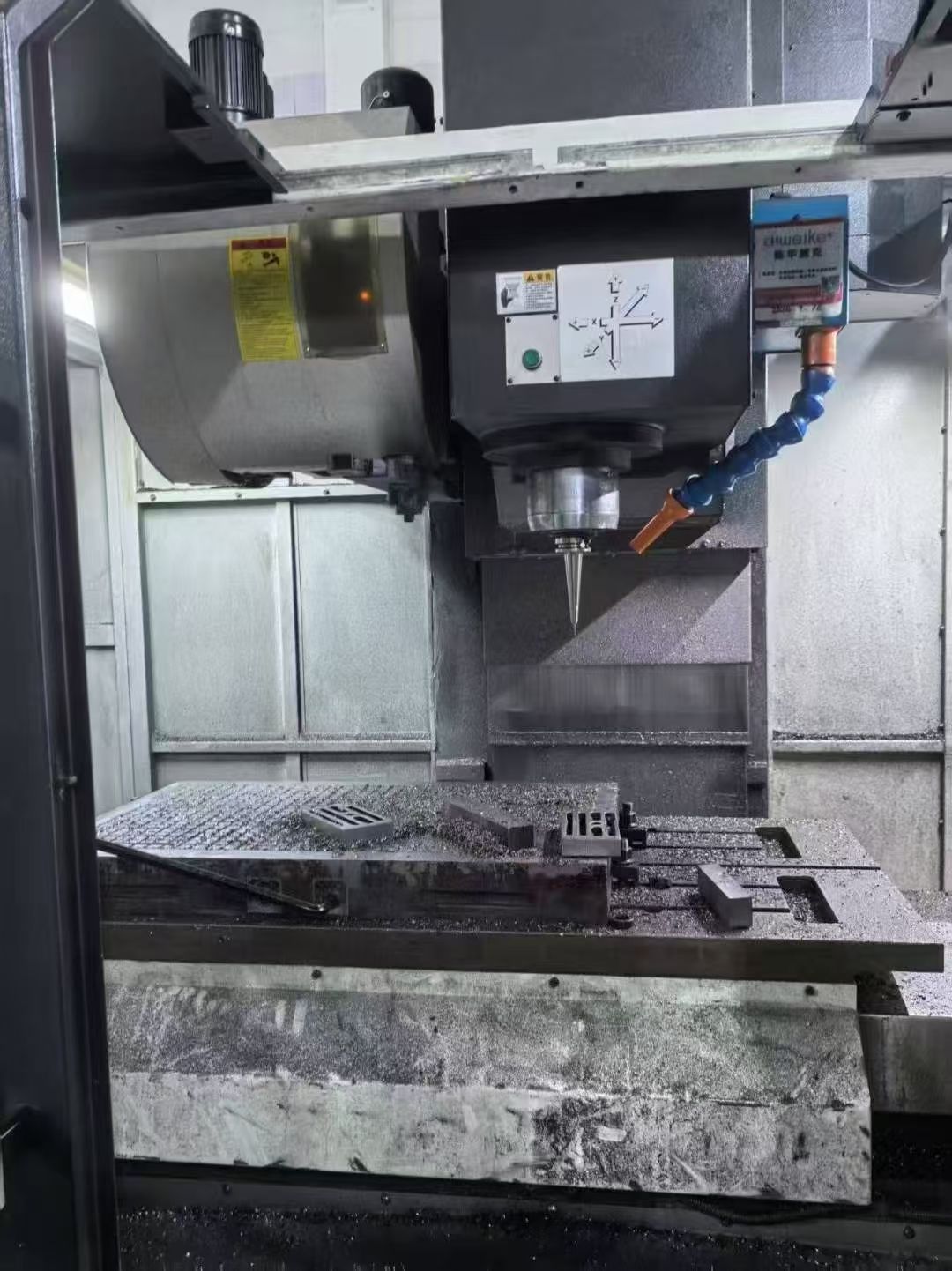 原装台湾高明1100 V模具机一台，15000转BT40主轴