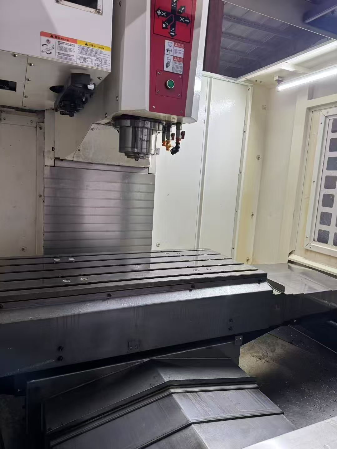 惊爆价台群T-V-1055S加工中心，三菱M80系统，BT40主轴直连