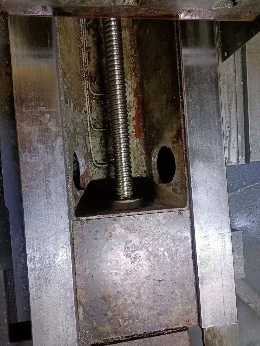 惊爆价盛鸿850三硬轨加工中心三菱M70系统24T机械刀库