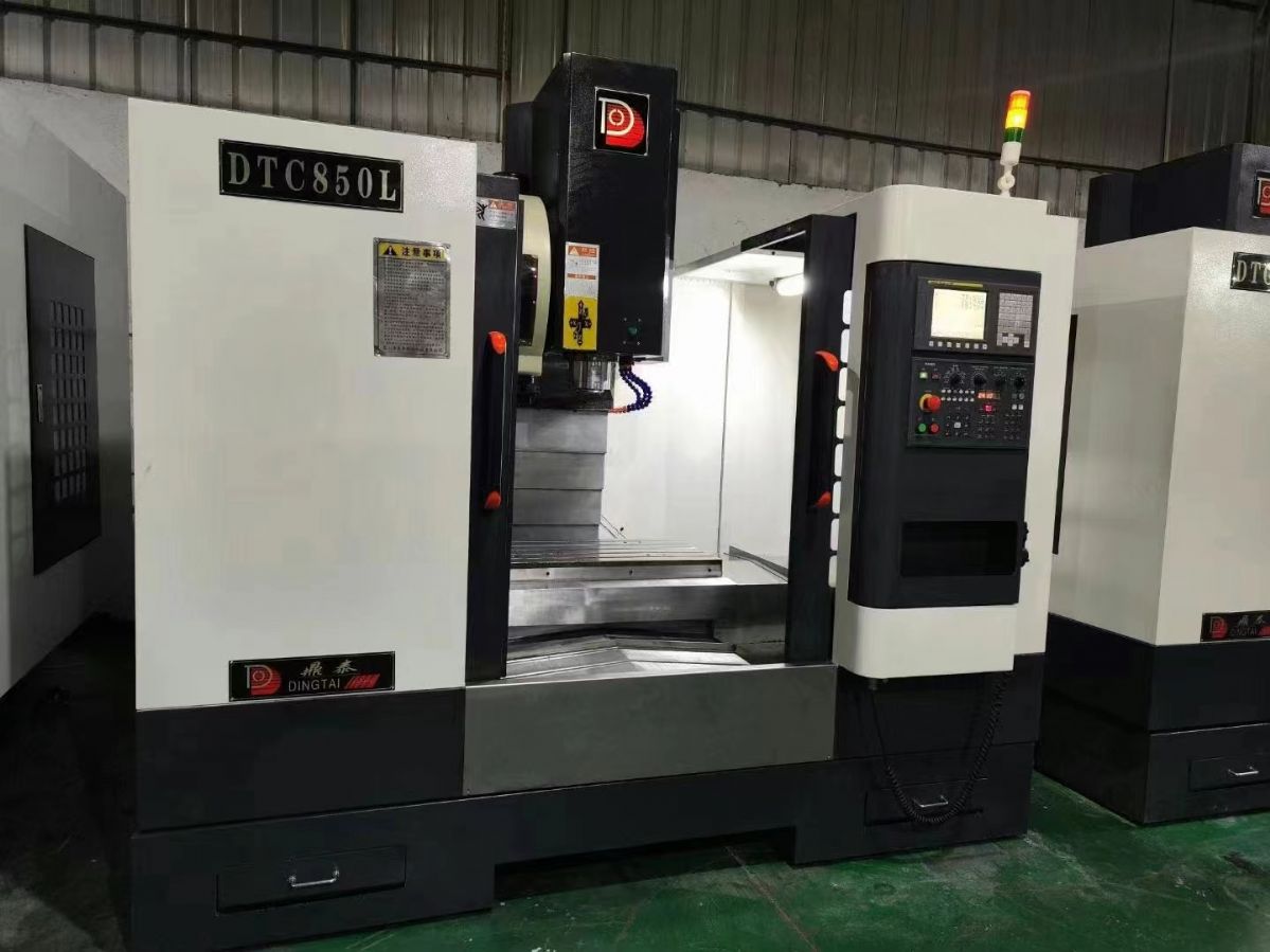 同款两台鼎泰850两线一硬加工中心，发那科OIMF系统，BT40主轴8
