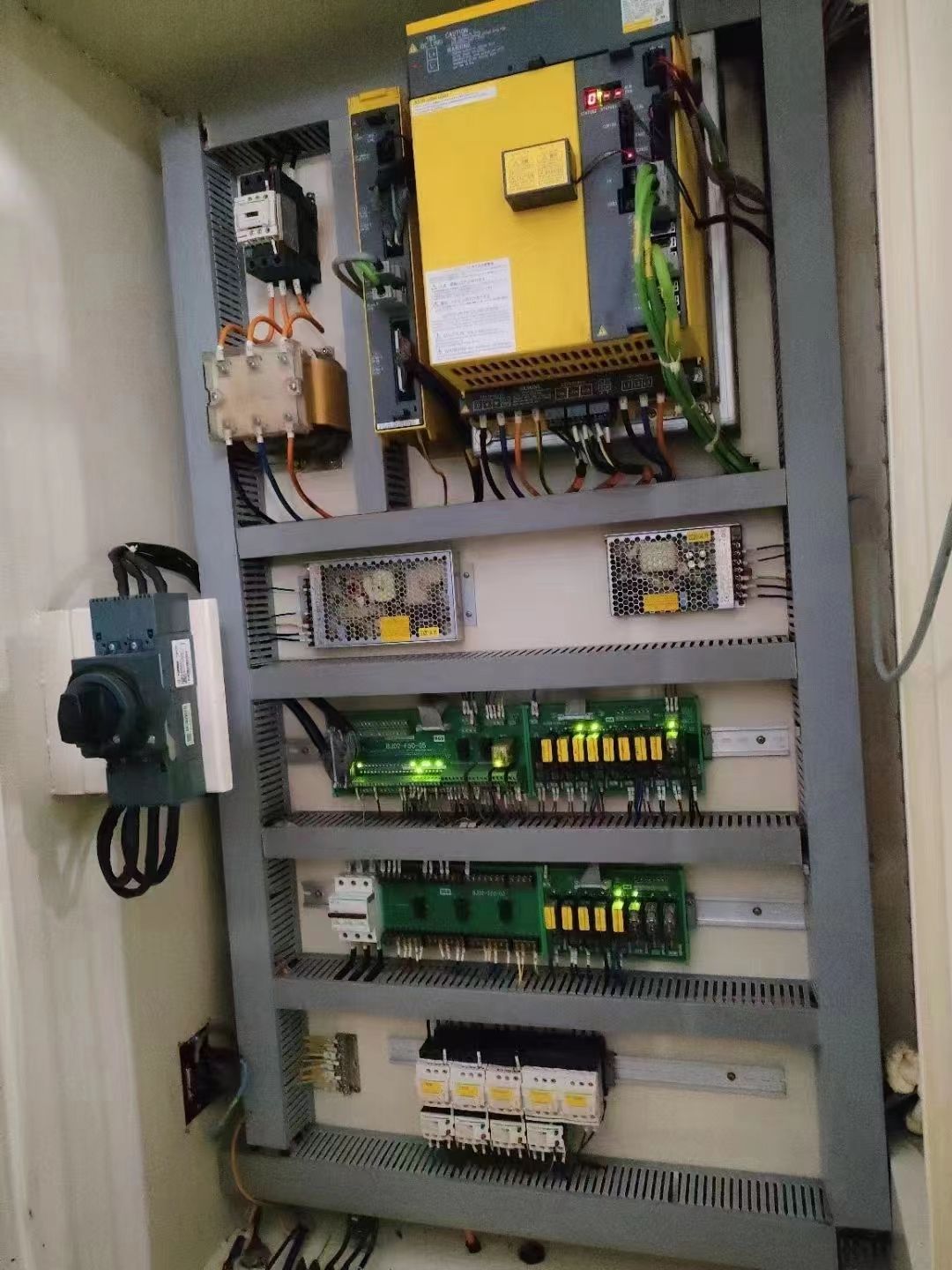 急售同款三台侨柏860L加工中心两线一硬发那科oi MF plus系统