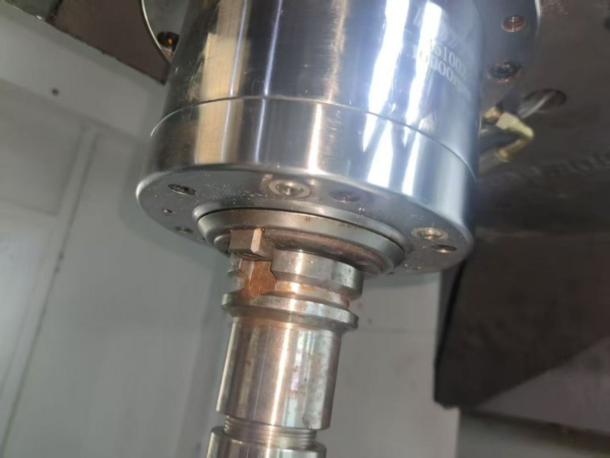 特价力锋850两线一硬加工中心，台湾罗煜BT40