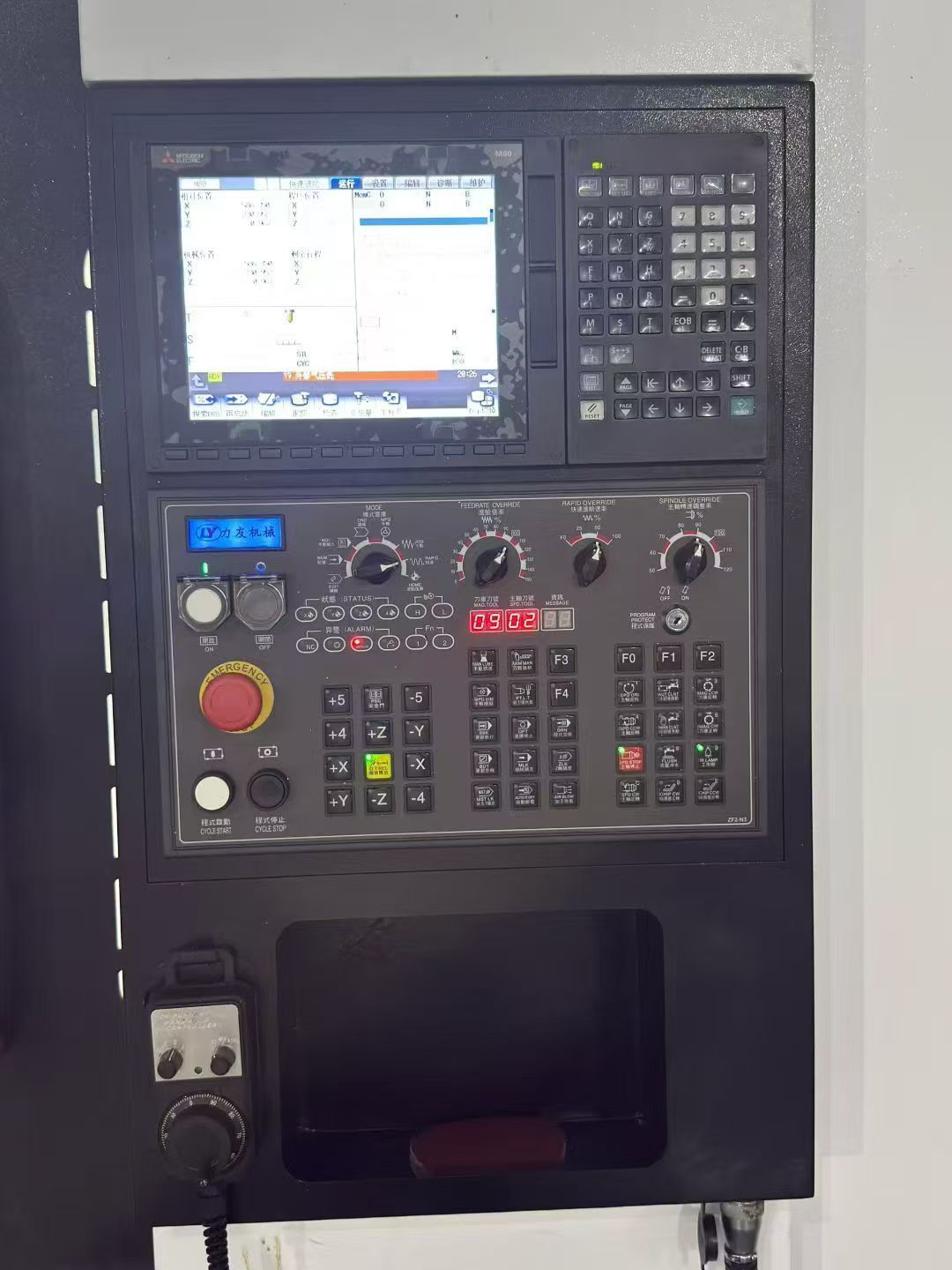 特价上新一批力友966三线轨加工中心机，三菱M80系统，重型三轴配45