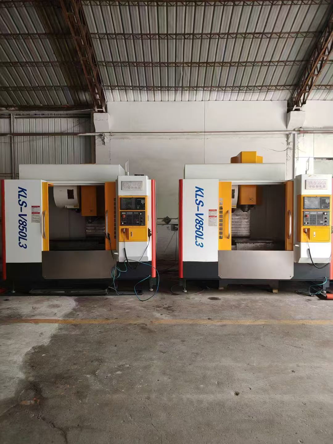 基本全新使用时间500小时，炬成v866加工中心机