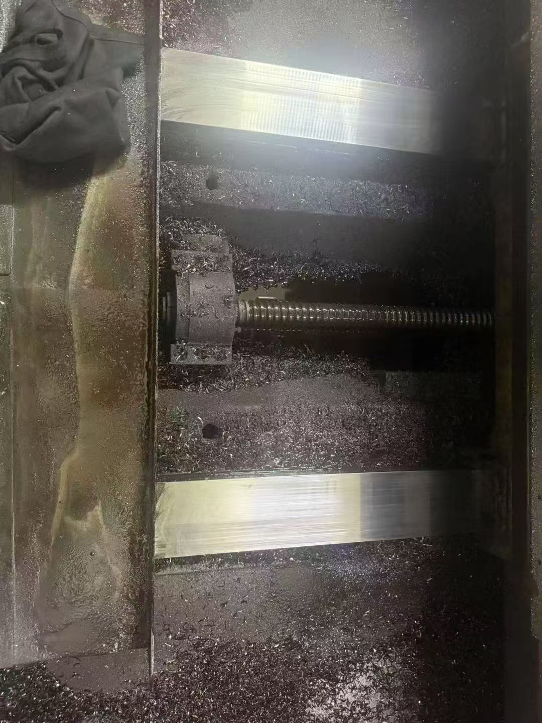 秒杀1060机床，三菱M 70系统，三硬轨，导轨亮，有需要的联系