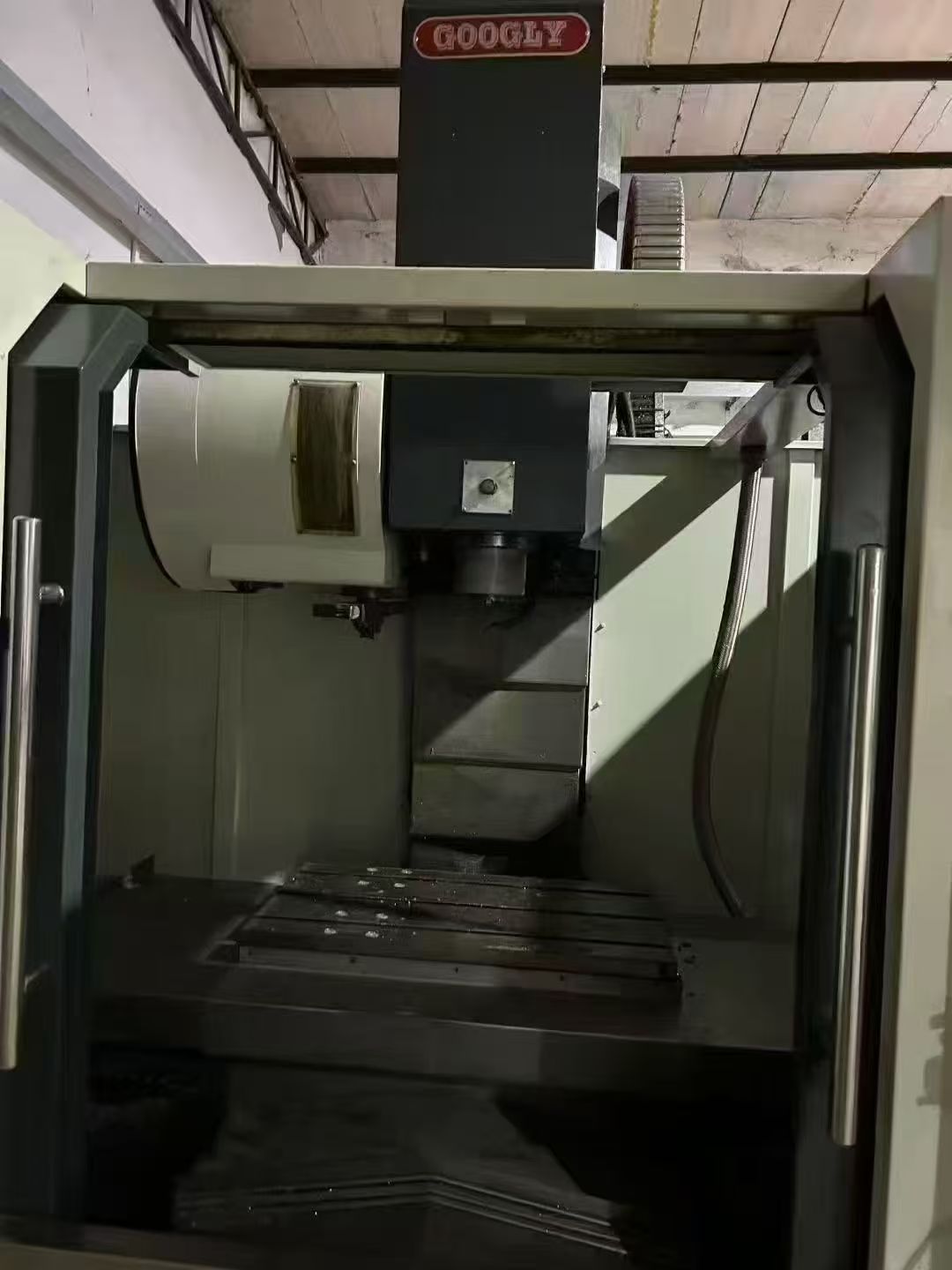 特价上新固特力v75三线轨加工中心,三菱M70A系统,重型线轨