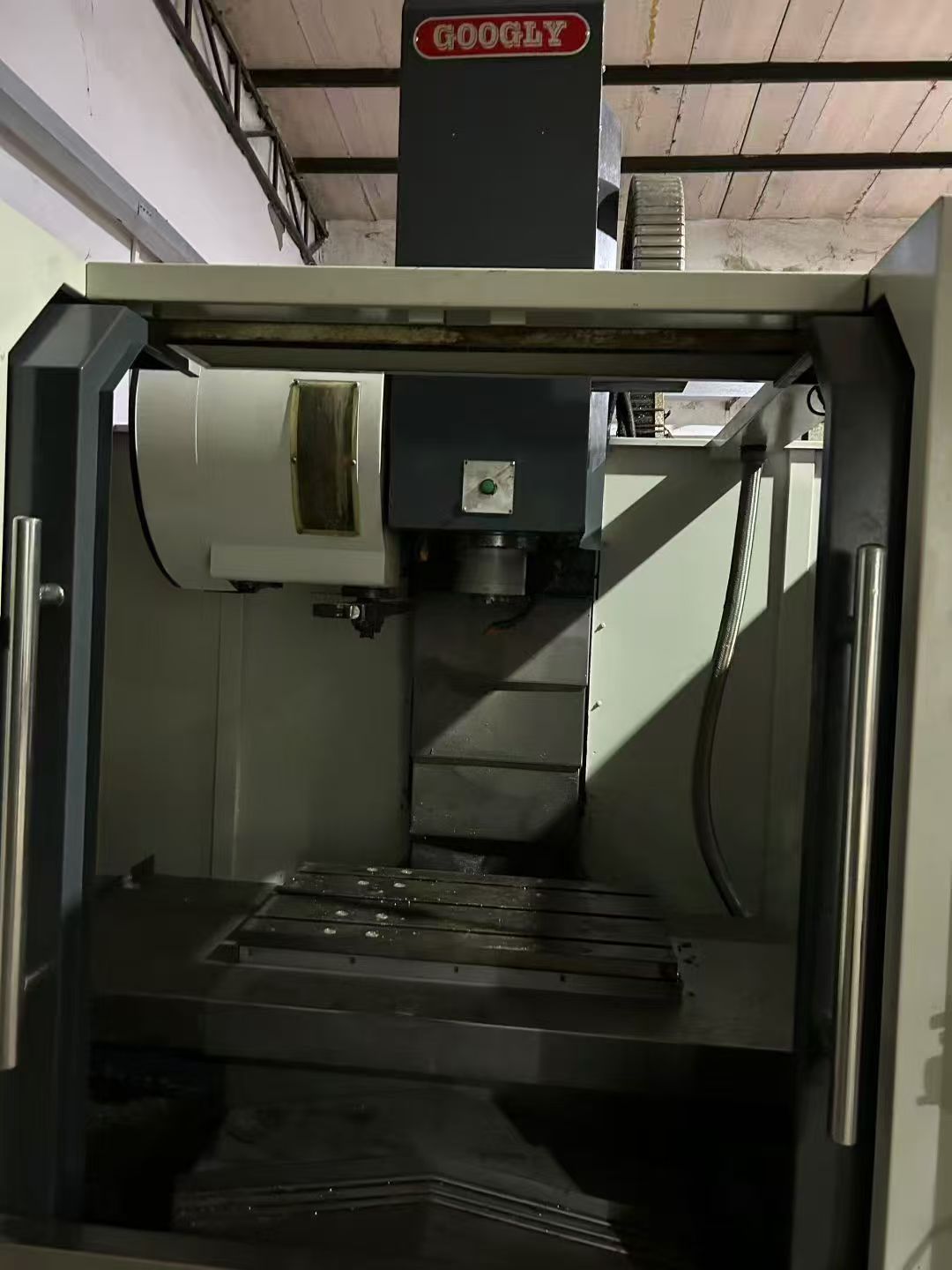 特价固特力750三线轨加工中心，三菱M70A系统