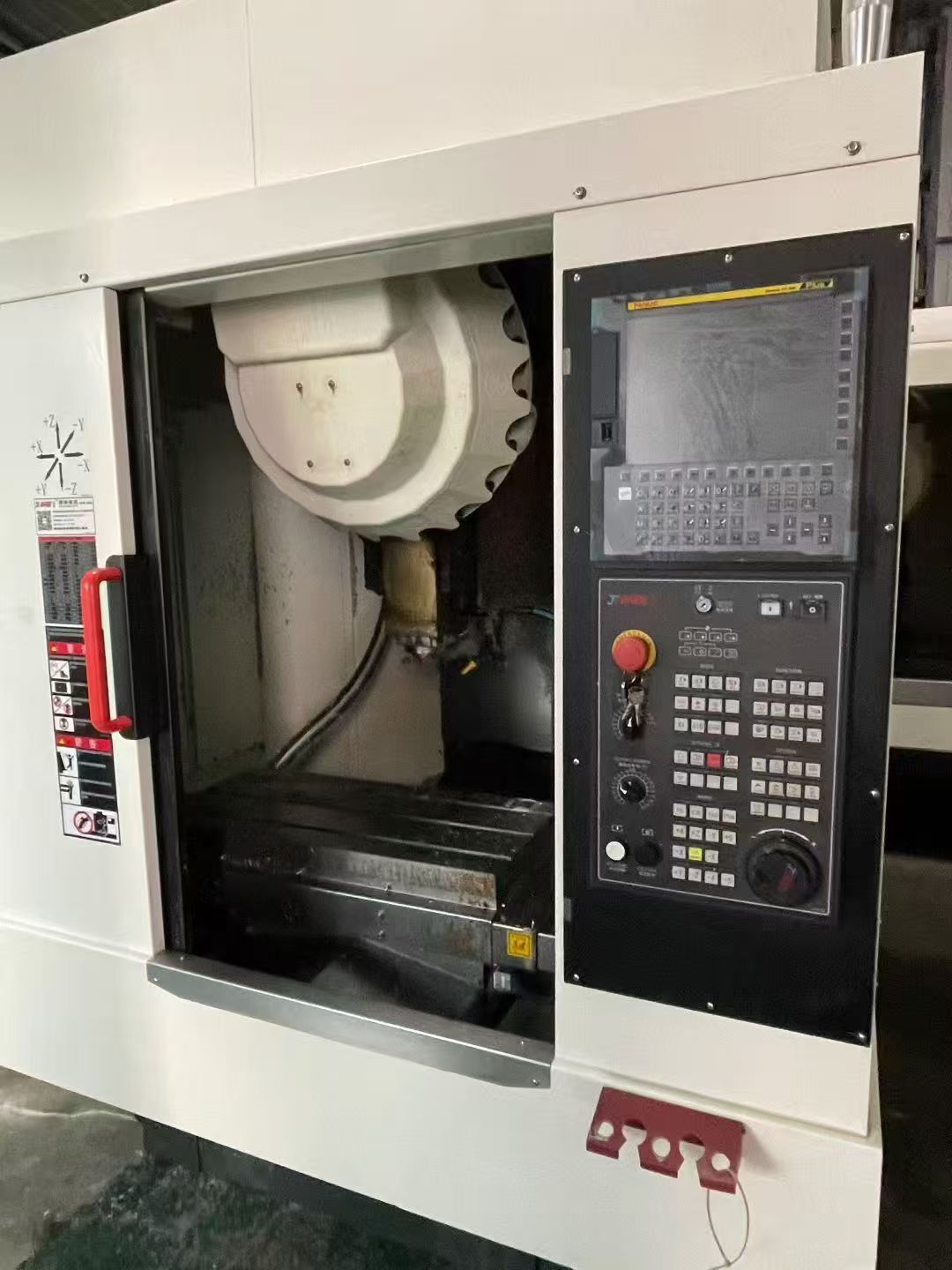 惊爆价佳富855三线轨加工中心， 三菱M80系统