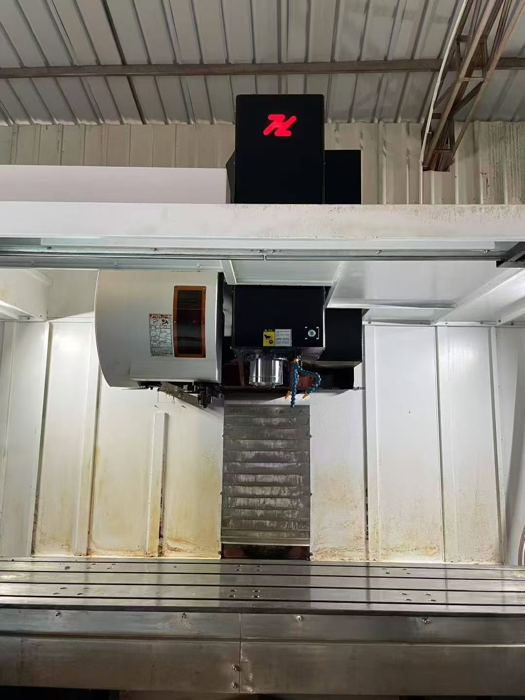 惊爆价9.5成新2500型材加工中心 ，三菱M80系统， BT40主轴