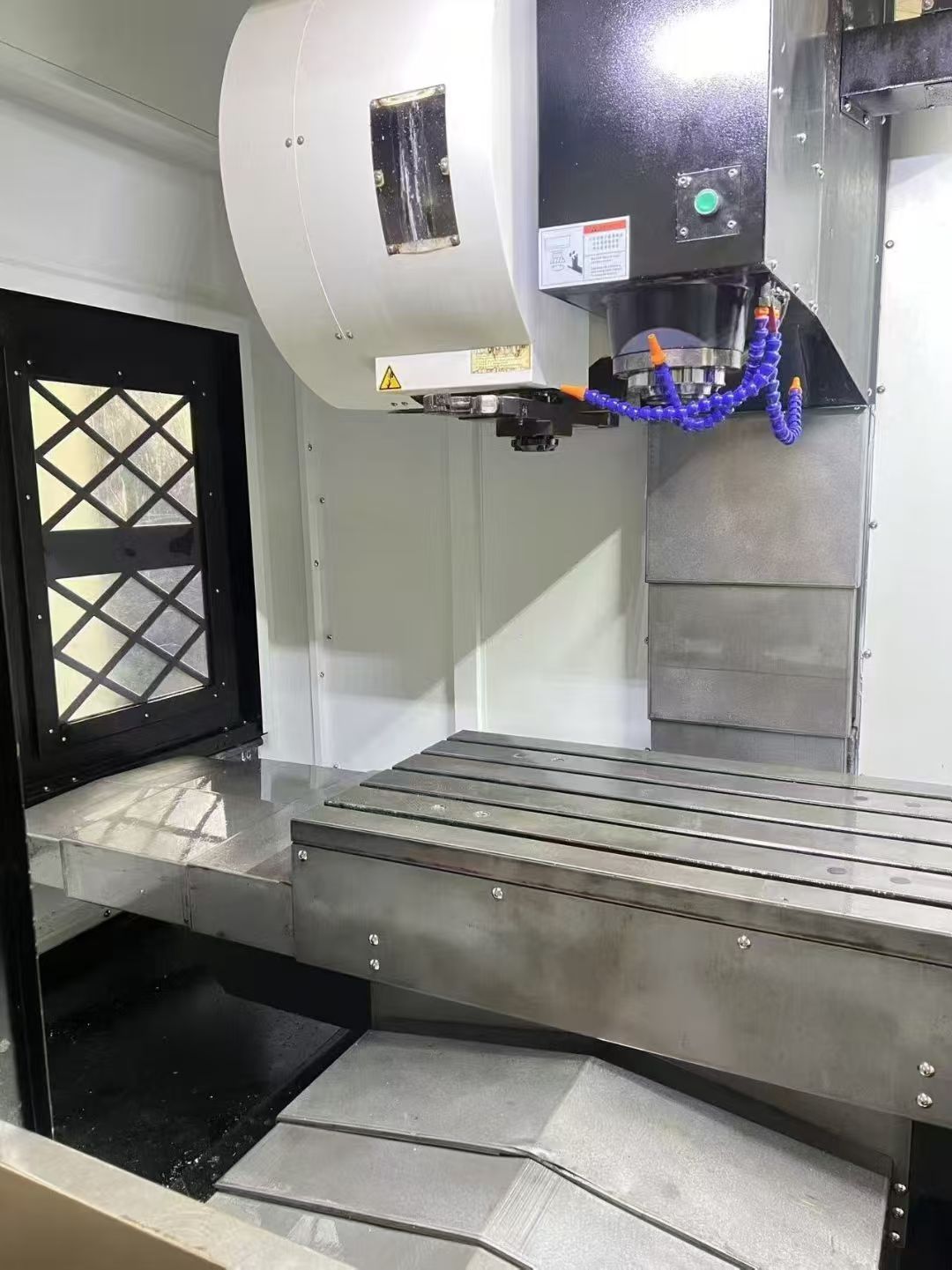 惊爆价佳富855三线轨加工中心， 三菱M80系统