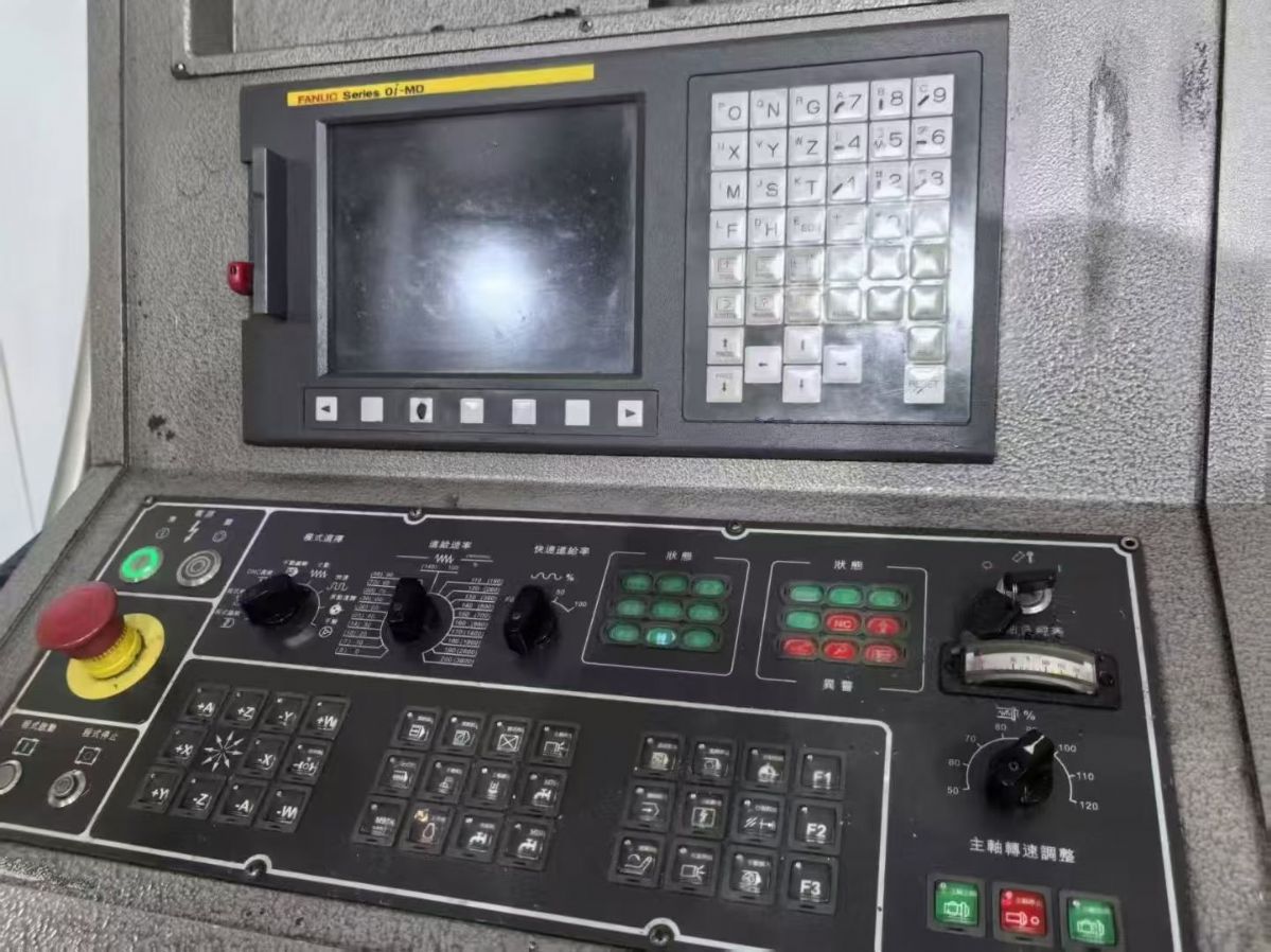 原装台湾高明1100 V模具机一台，15000转BT40主轴